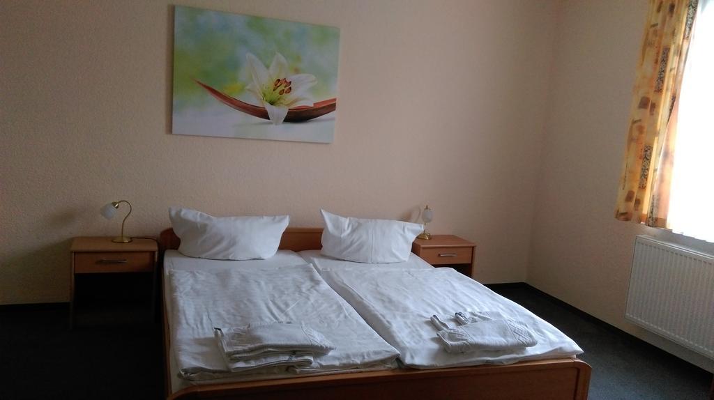 Hotel Merkur Garni Sarstedt Extérieur photo
